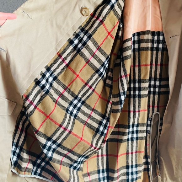 1970s Vintage Trench Coat with Fox Run Lining - Picture 7 of 16